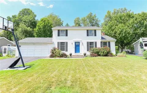936 Little Bardfield Rd, Webster, NY 14580