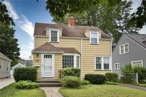 107 Briarcliff Rd, Greece, NY 14616