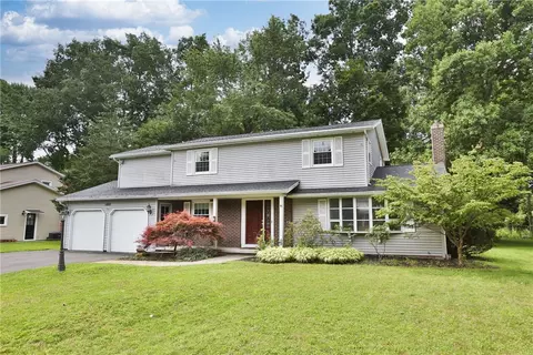 102 Brentwood Ln, Perinton, NY 14450