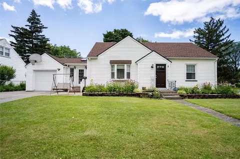 427 Shelford Rd, Irondequoit, NY 14609