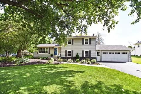 510 Tanner Ln, Macedon, NY 14502