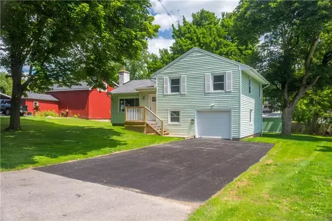 610 S Lincoln Rd, East Rochester, NY 14445