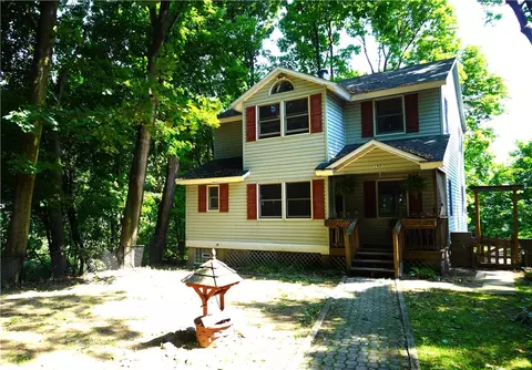 192 Pleasant Ave, Irondequoit, NY 14622
