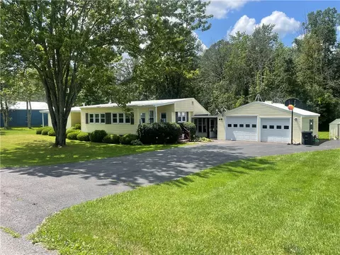 1612 Powderly Rd, Junius, NY 13165