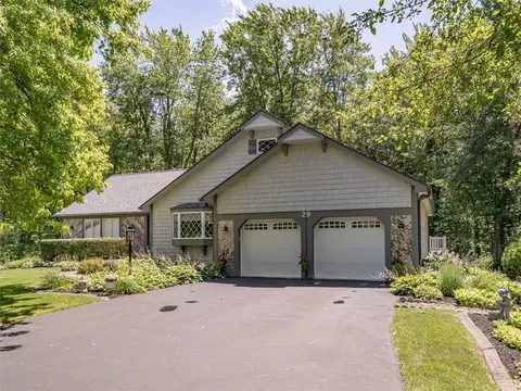 29 W Amy Ln, Greece, NY 14626