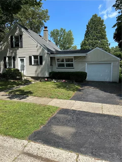173 Dorsey Rd, Greece, NY 14616