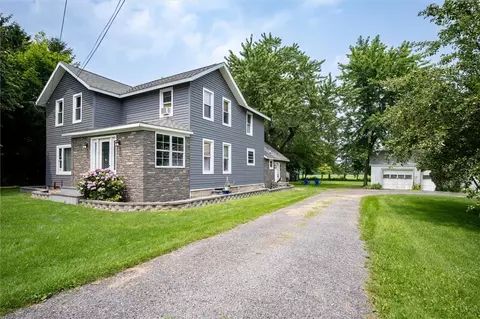 1096 Mcivor Rd, Phelps, NY 14532