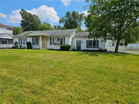 77 E Wautoma Beach Rd, Parma, NY 14468