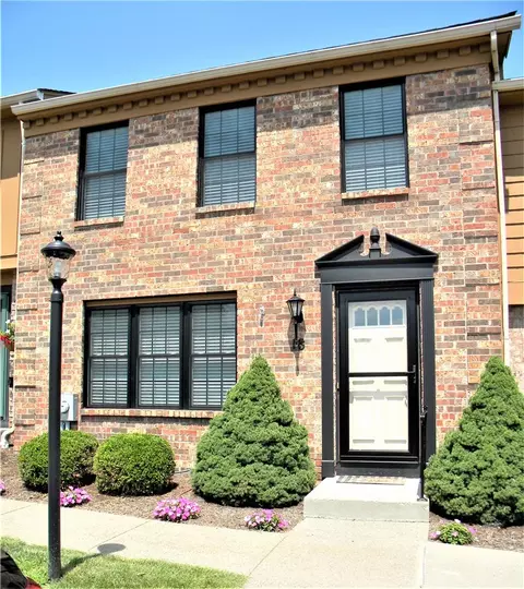 18 Georgetown Ln, Perinton, NY 14450