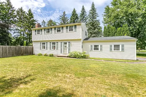 2 Redwood Dr, Penfield, NY 14526