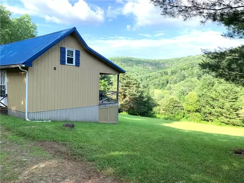 482 Clara Rd, Sharon, PA 16748