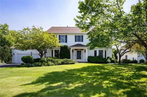 16 Chesterbrook Ln, Pittsford, NY 14534