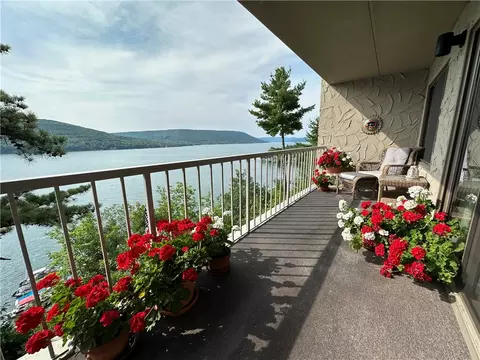 68 Cliffside Dr #68, South Bristol, NY 14424