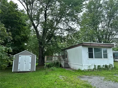 1512 Barefoot Ln, Caledonia, NY 14623
