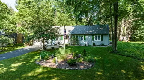 435 Oakridge Dr, Irondequoit, NY 14617