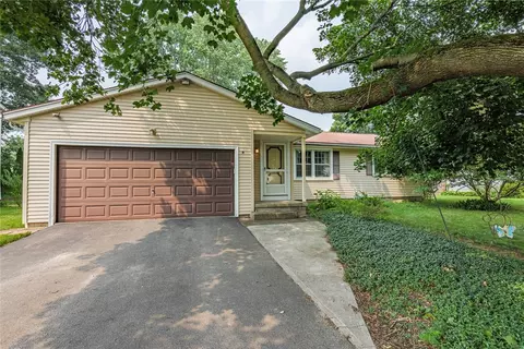 12 Maridana Dr, Perinton, NY 14450