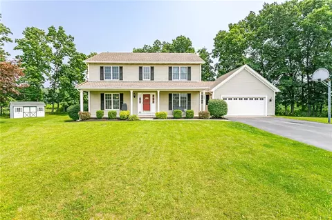 5883 King Hill Dr, Farmington, NY 14425