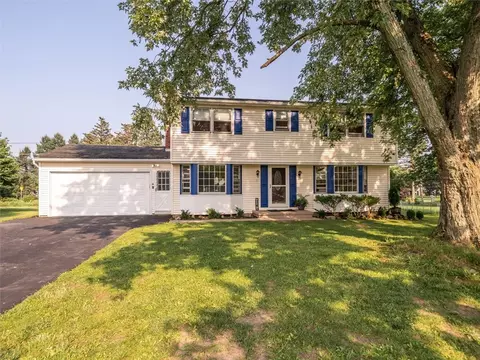 11 Quinton Hill Cir, Perinton, NY 14450