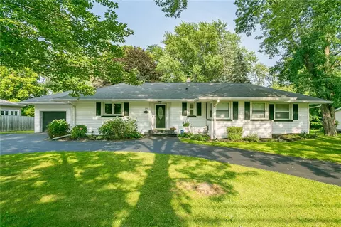 226 Tobey Rd, Pittsford, NY 14534