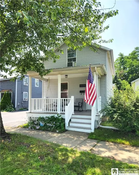 33 Prospect St, Pomfret, NY 14063