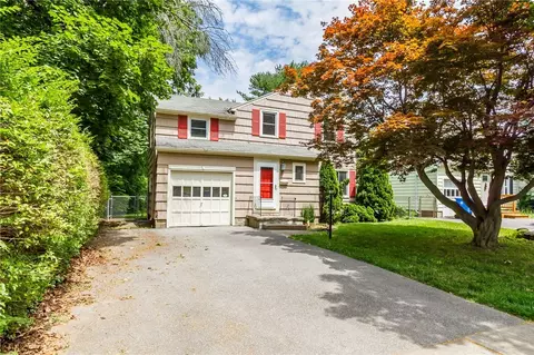 24 Stanford Rd W, Rochester, NY 14620