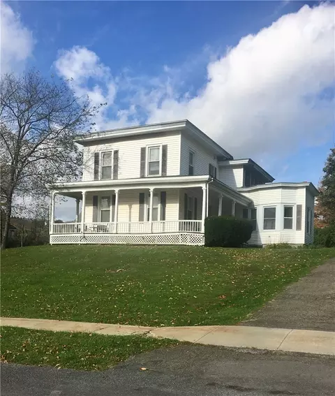 2 12 Lake St, Stamford, NY 12167