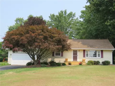 802 Stony Point Rd, Ogden, NY 14559