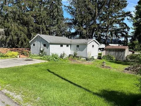 4562 Driftwood Ln, Canandaigua, NY 14424