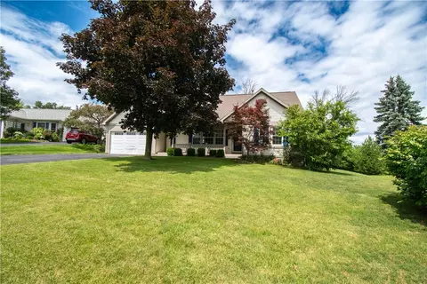 34 Bay Heights Cir, Geneva, NY 14456