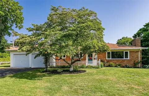 126 Viewcrest Dr, Irondequoit, NY 14609