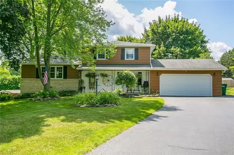 17 Parkland Dr, Perinton, NY 14450