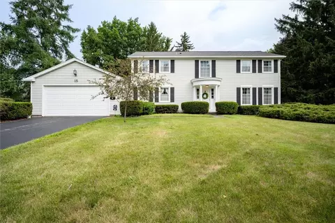 18 Charter Oaks Dr, Pittsford, NY 14534