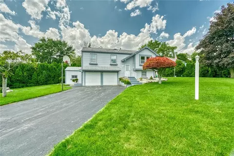 7 Hornbeam Ln, Penfield, NY 14526