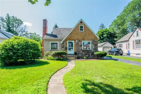 67 Hedgegarth Dr, Irondequoit, NY 14617