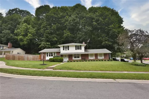 87 Chapel Hill Dr, Irondequoit, NY 14617