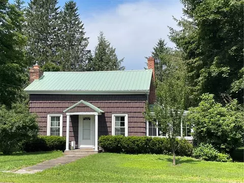 12 S Delaware St, Stamford, NY 12167
