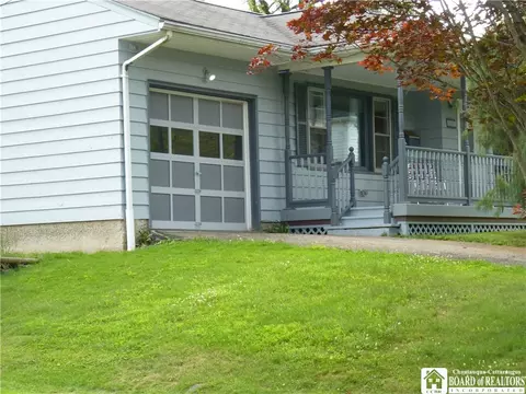 135 Connecticut Ave, Jamestown, NY 14701