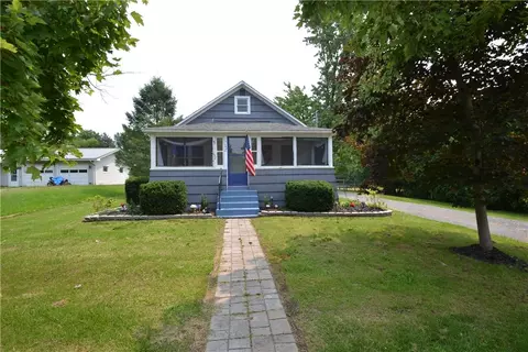 17 Bennett Ave, Manchester, NY 14504