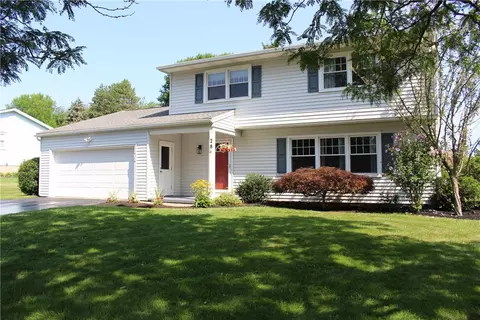 28 Larkspur Ln, Perinton, NY 14450