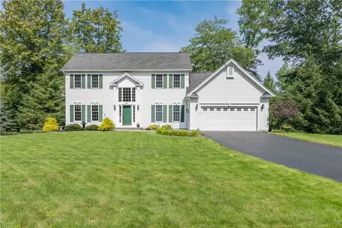 941 Allegro Dr, Webster, NY 14580