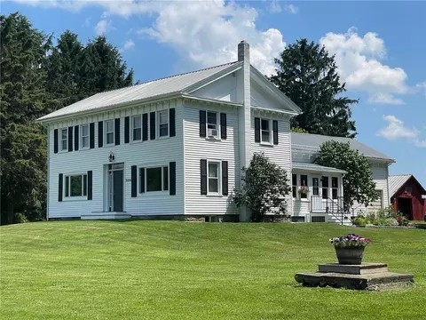 3061 Smith Rd, Canandaigua, NY 14424