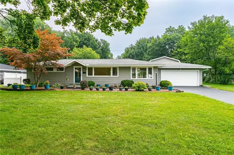 18 Hillcrest Dr, Perinton, NY 14450
