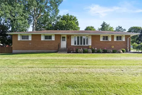 146 Eden Ln, Greece, NY 14626