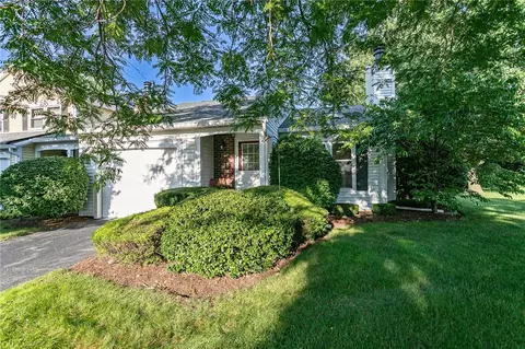 28 Ashwood Ln, Webster, NY 14580