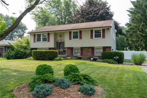 83 Stone Ridge Dr, Greece, NY 14615