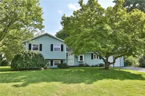 53 Navajo Cir, Henrietta, NY 14467
