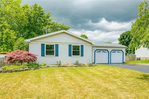 15 Adobe Dr, West Henrietta, NY 14586