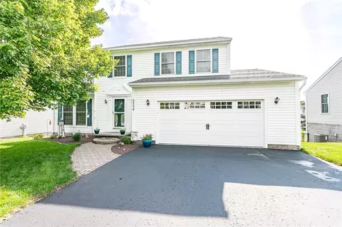 3334 Eagles Roost Ln, Macedon, NY 14502