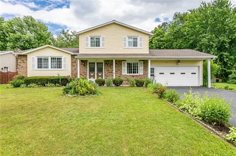 195 Harpington Dr, Gates, NY 14624
