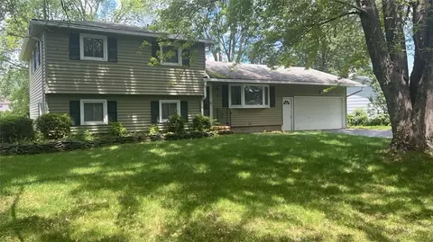 7 Sudbury Dr, Gates, NY 14624